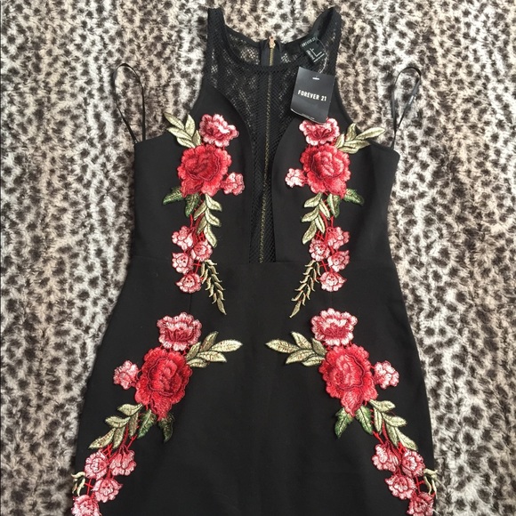 Forever 21 Dresses & Skirts - Black floral dress